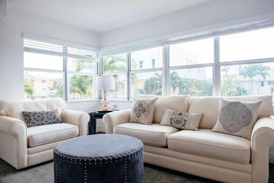 More Photos Of 4301 El Mar Dr, Lauderdale By The Sea Hotel For Sale