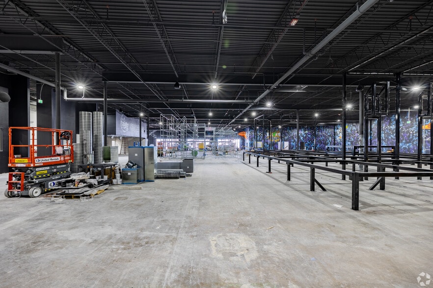 More Photos Of 2508-2520 Airport Rd, Colorado Springs General Retail For Sale