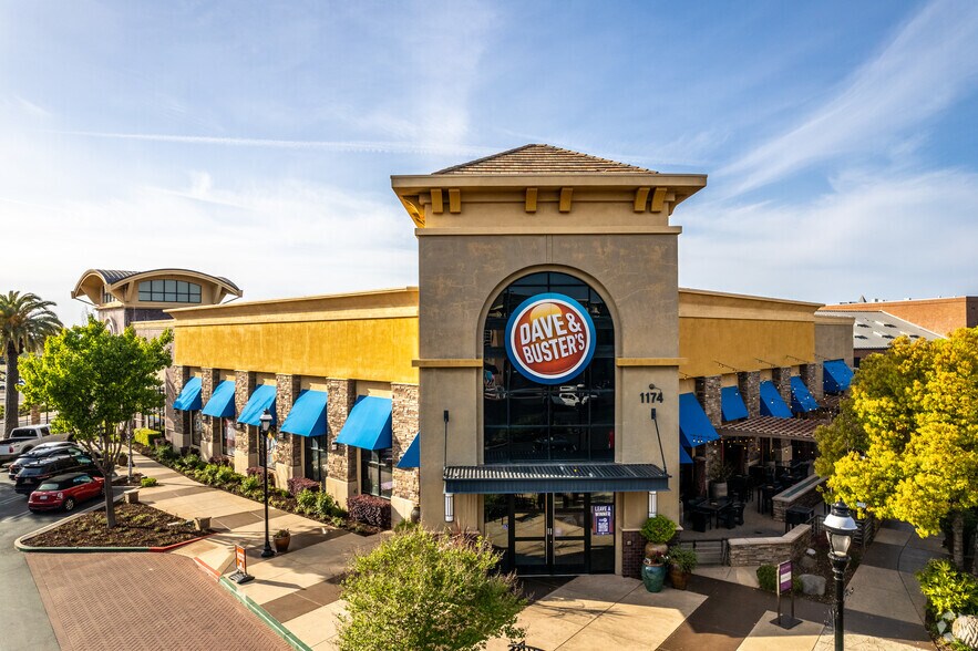 More Photos Of 1120 Roseville Pky, Roseville Unknown For Lease