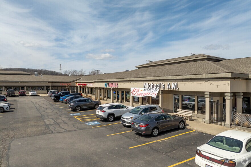 Primary Photo Of 1562 Akron Peninsula Rd, Akron Storefront For Lease