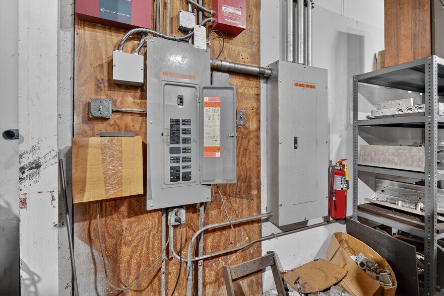 More Photos Of 808 Hicks Dr, Elburn Industrial For Sale