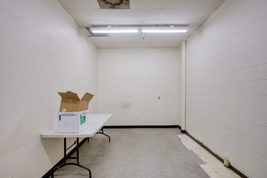 More Photos Of 1717 Oakdale Rd, Modesto Unknown For Lease