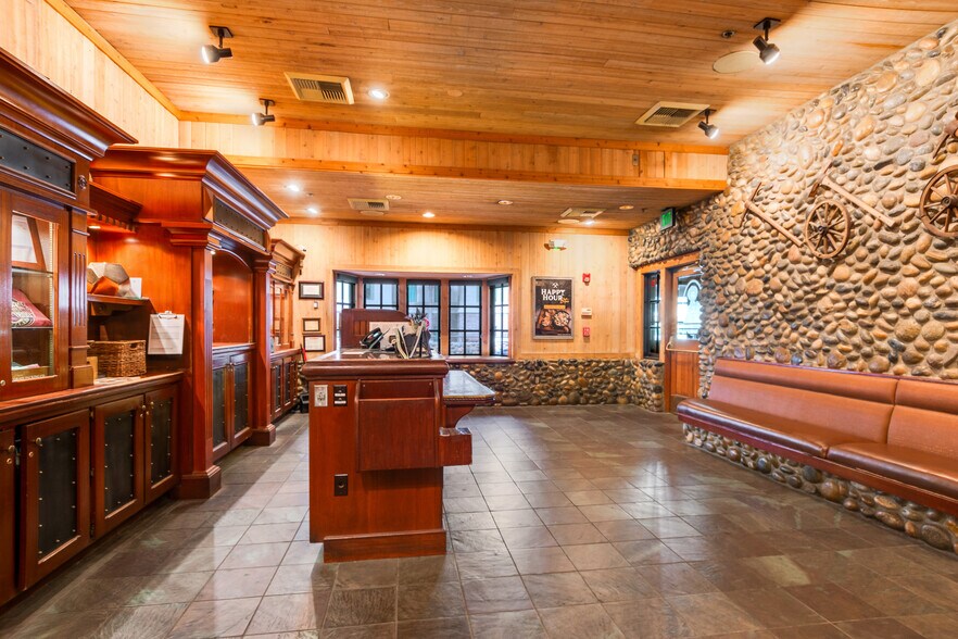 More Photos Of 1905 S Commerce Center Dr E, San Bernardino Restaurant For Lease