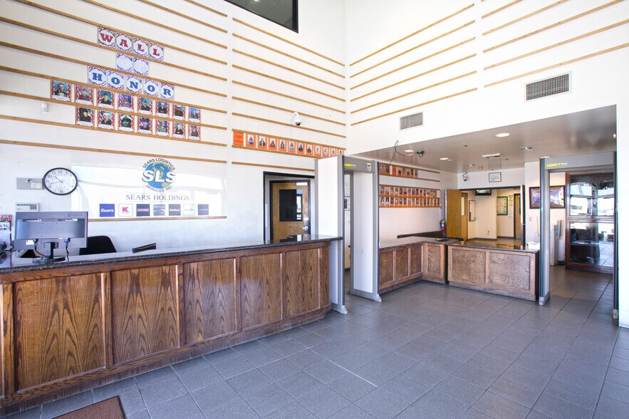 More Photos Of 1700 Schuster Rd, Delano Distribution For Lease
