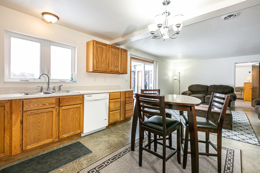 More Photos Of 14877 Hwy 20, East Dubuque Restaurant For Sale