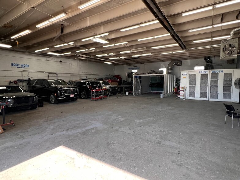 More Photos Of 1401-1425 Jamaica St, Aurora Auto Repair For Sale
