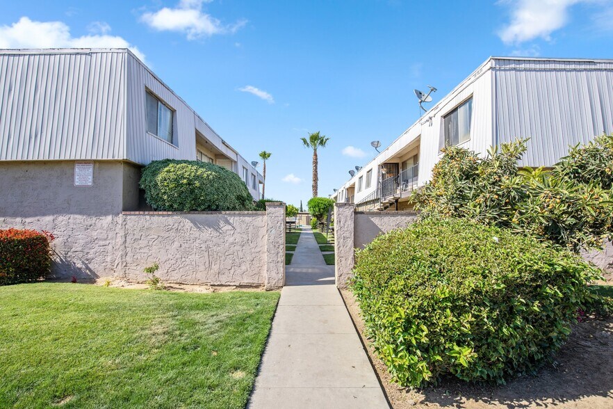 More Photos Of 51 E Dakota Ave, Fresno Apartments For Sale