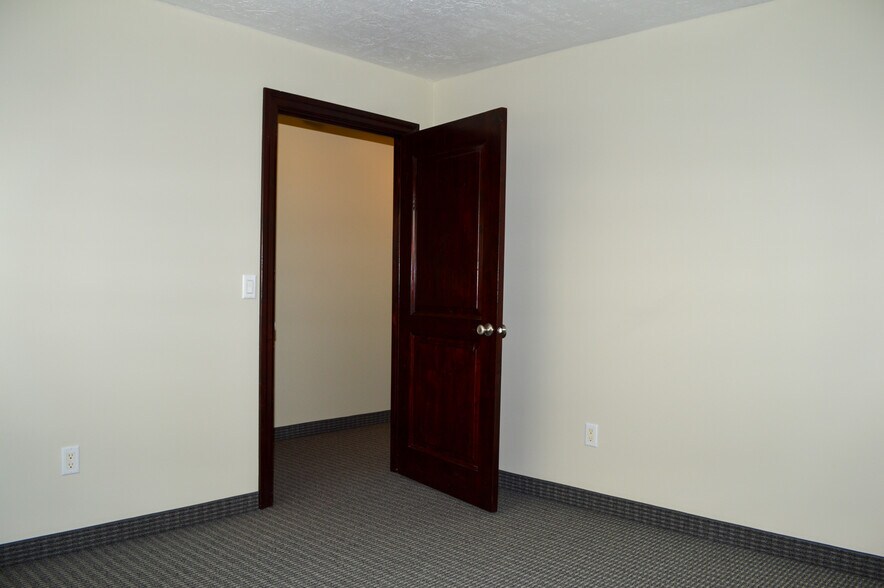 More Photos Of 460 E 1000 N, North Salt Lake Office Residential For Lease