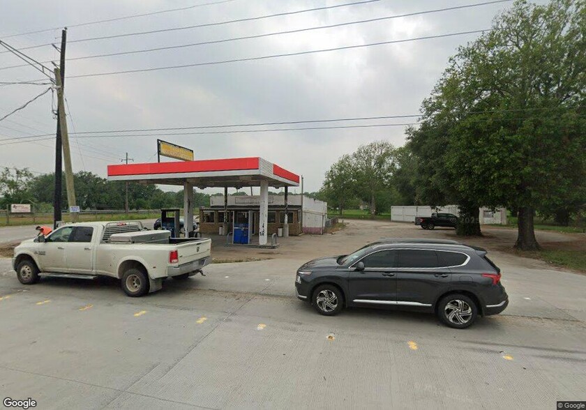 Primary Photo Of 15518 Highway 36, Needville Service Station For Sale