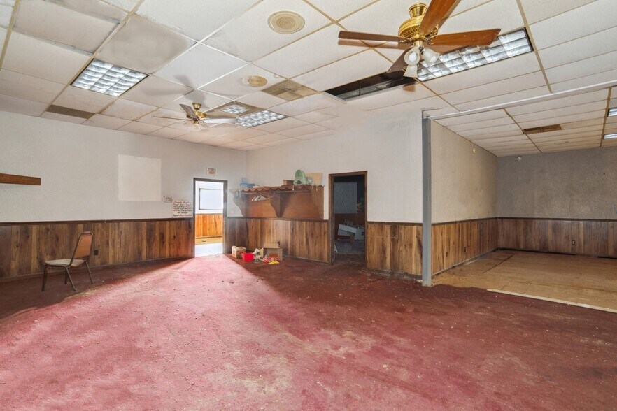 More Photos Of 327 E Main St, West Frankfort Freestanding For Lease