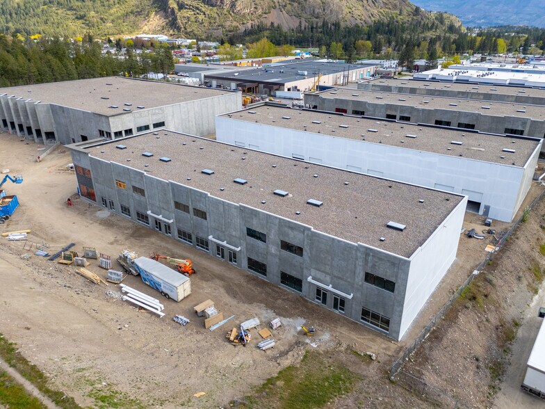 More Photos Of 2648 W Kelowna Rd, West Kelowna Showroom For Sale