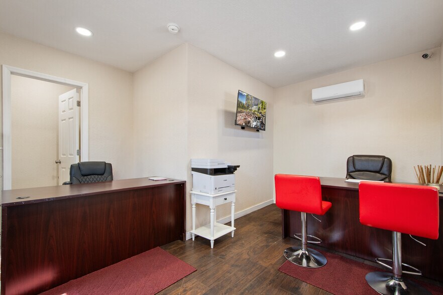 More Photos Of 7116 Rose Ave, Orlando Auto Dealership For Sale