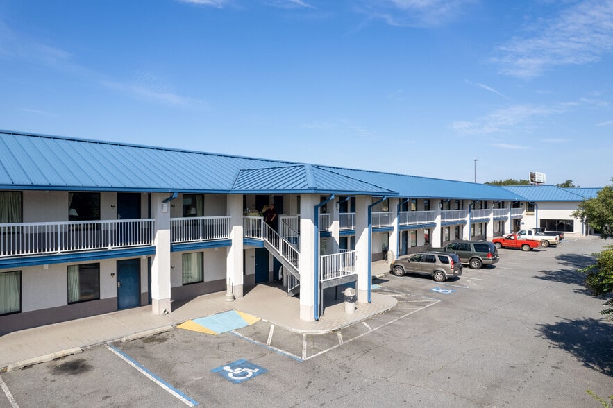 Primary Photo Of 1827 W Hill Ave, Valdosta Hotel For Sale