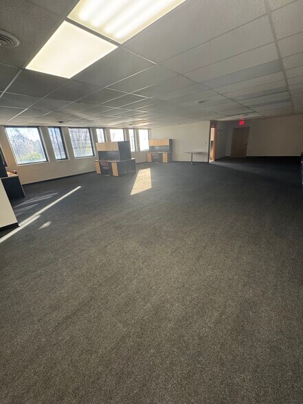 More Photos Of 7056 Corporate Way, Dayton Office For Lease