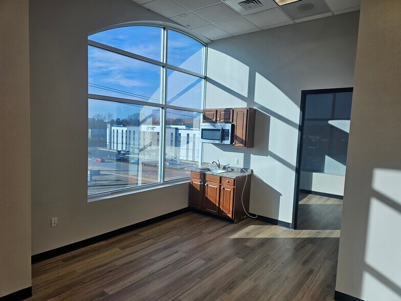 More Photos Of 10610 Metromont Pky, Charlotte Office For Lease