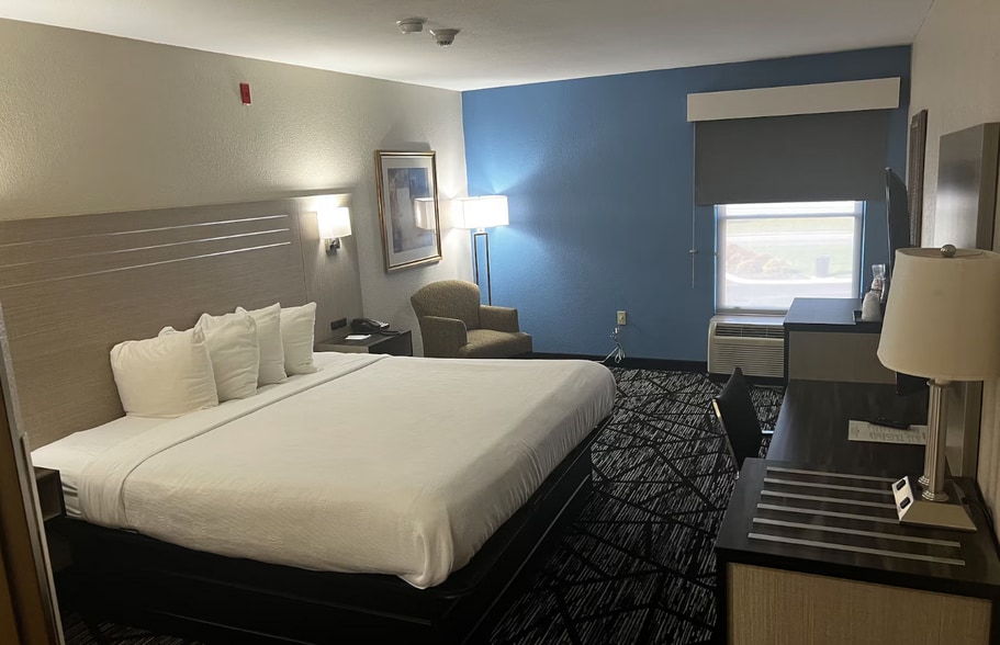 More Photos Of 40 New Garver Rd, Monroe Hotel For Sale