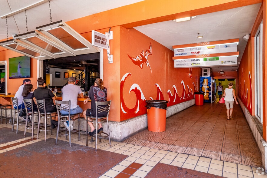 More Photos Of 483 Mandalay Ave, Clearwater Beach General Retail For Lease