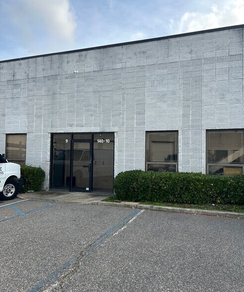 More Photos Of 140 Keyland Ct, Bohemia Warehouse For Lease