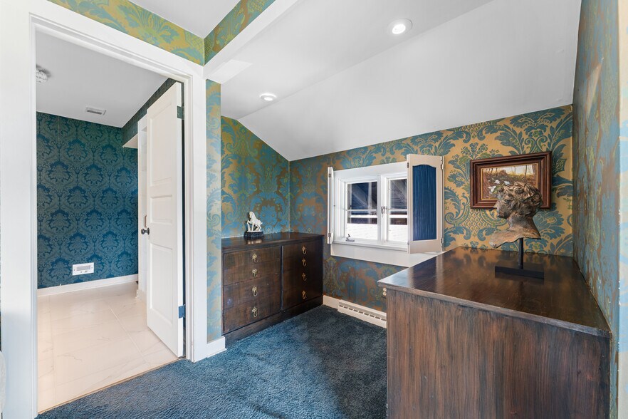 More Photos Of 550 Warner rd, Vienna Specialty For Sale