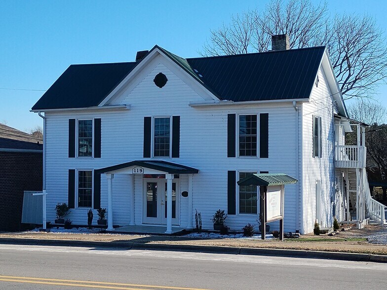 More Photos Of 119 W Main St, Youngsville Freestanding For Lease