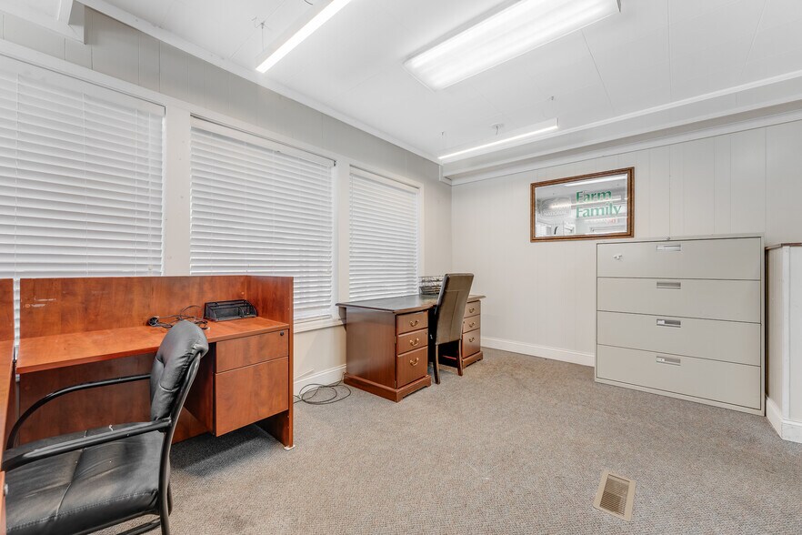 More Photos Of 1300 Virginia Ave, Fairmont Office For Lease