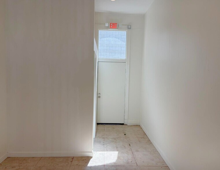 More Photos Of 5642 Hollywood Blvd, Los Angeles Storefront Retail Residential For Lease