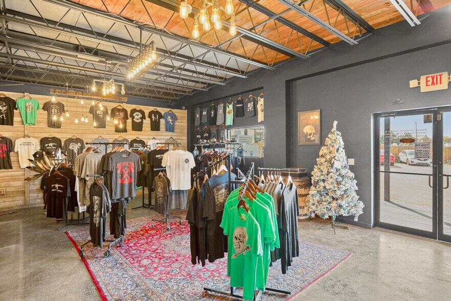 More Photos Of 4701 Hudson Bend Rd, Austin Freestanding For Sale