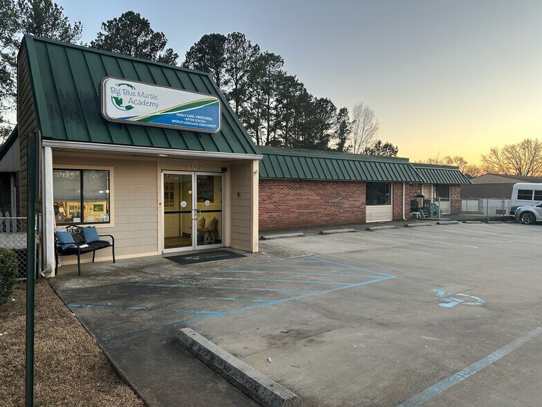 More Photos Of 101 N Royal Tower Rd, Irmo Daycare Center For Lease