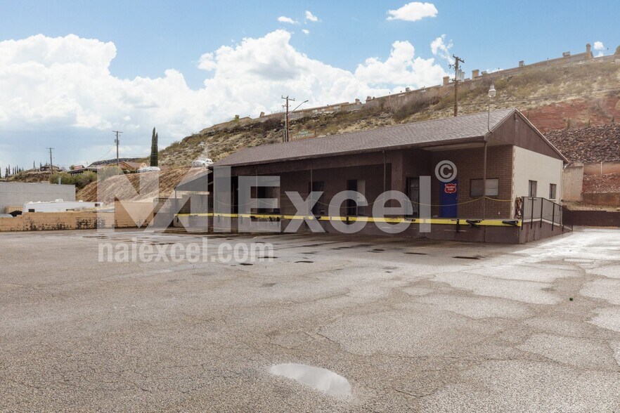 More Photos Of 677 N Bluff St, St George General Retail For Lease