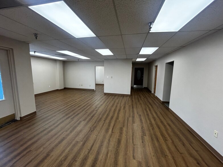 More Photos Of 5501-5519 Pioneer Park Blvd, Tampa Unknown For Lease