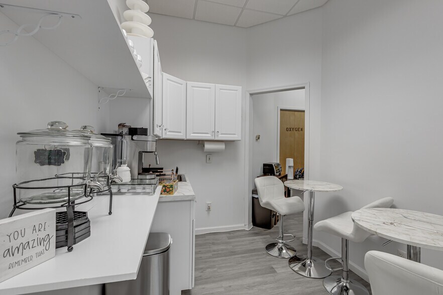 More Photos Of 102-112 Town Center Dr, Warren Office For Lease