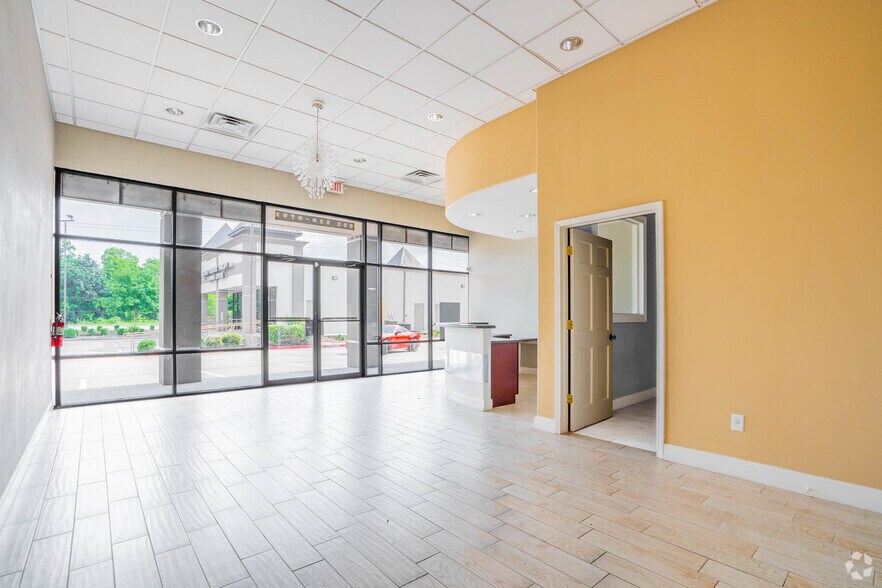 More Photos Of 7902-7904 Broadway St, Pearland Unknown For Lease