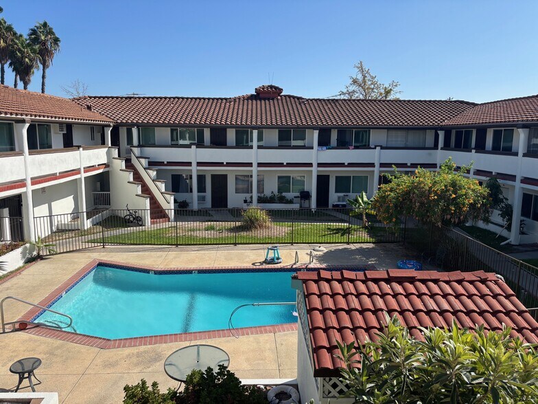 More Photos Of 1521 E Canfield Ln, Anaheim Apartments For Sale