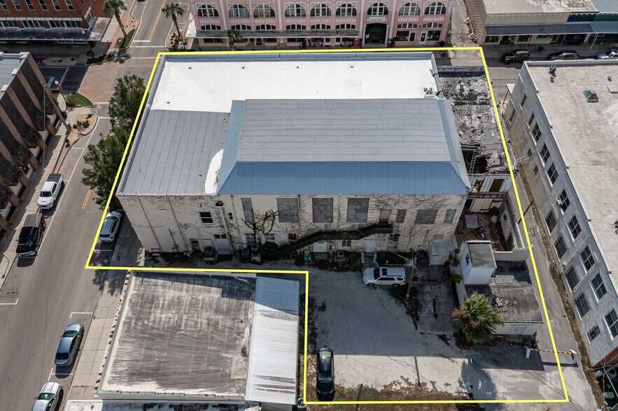 More Photos Of 106 W Oak St, Arcadia Storefront For Sale