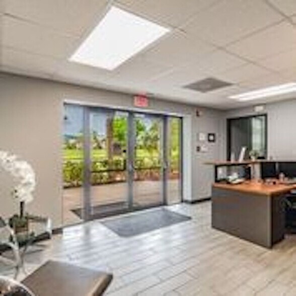 More Photos Of 5501 W Gray St, Tampa Office For Lease