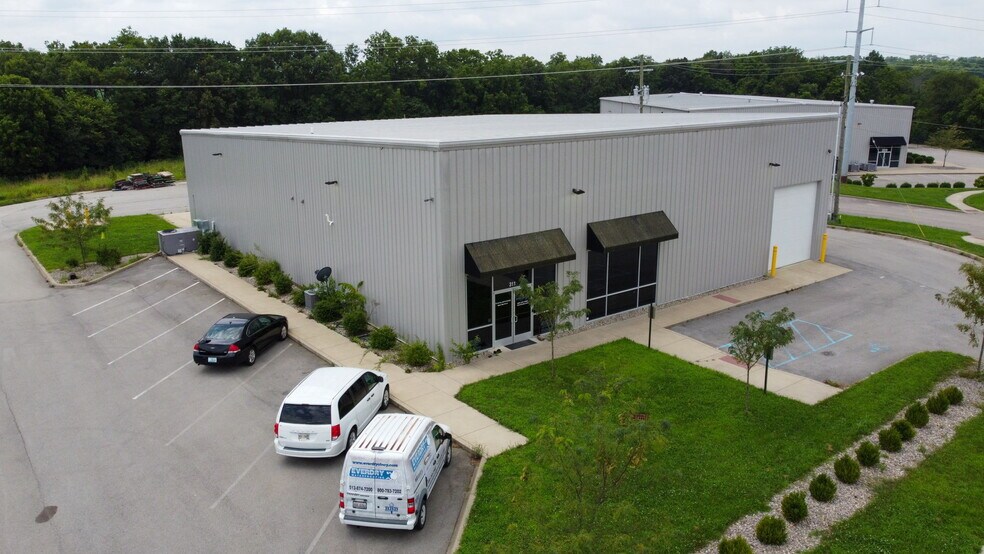 More Photos Of 311 Corporate Dr, Shelbyville Warehouse For Sale