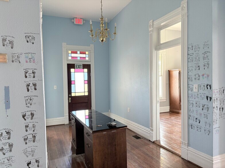 More Photos Of 612 S Rogers St, Waxahachie Office Residential For Sale