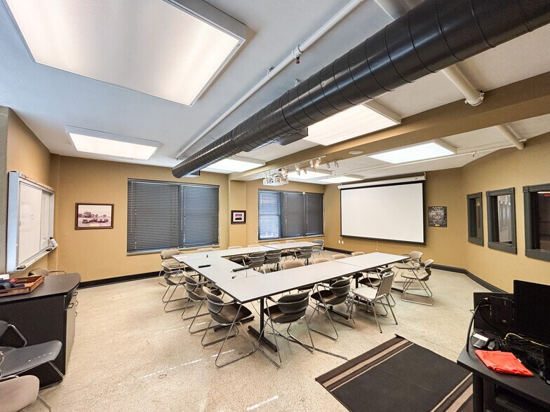 More Photos Of 431 S Jefferson Ave, Springfield Apartments For Lease