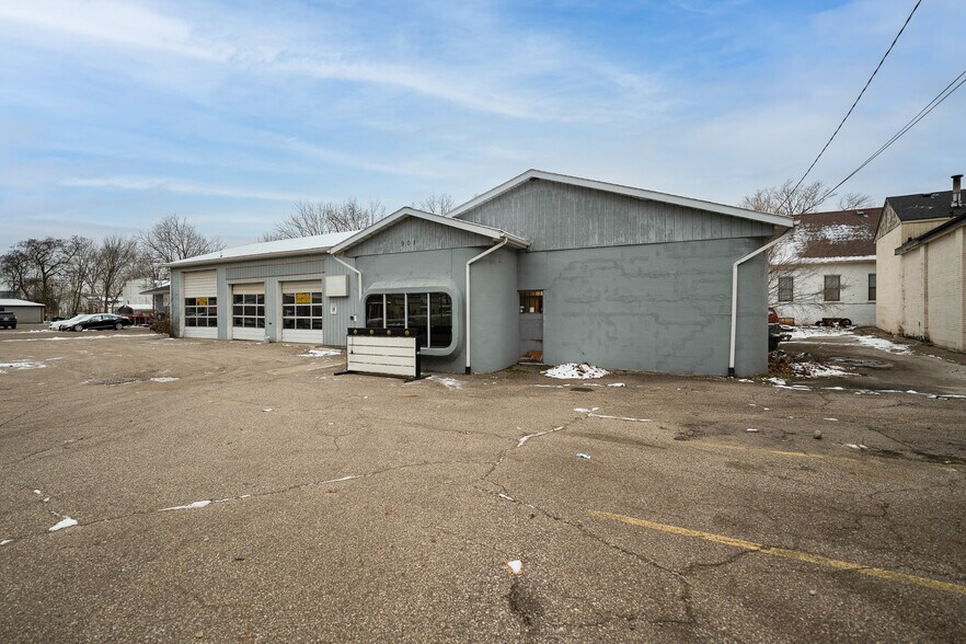 More Photos Of 901 Riverview Dr, Kalamazoo Auto Repair For Sale