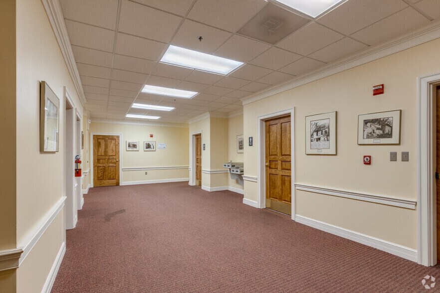 More Photos Of 13875 Hedgewood Dr, Woodbridge Medical For Lease