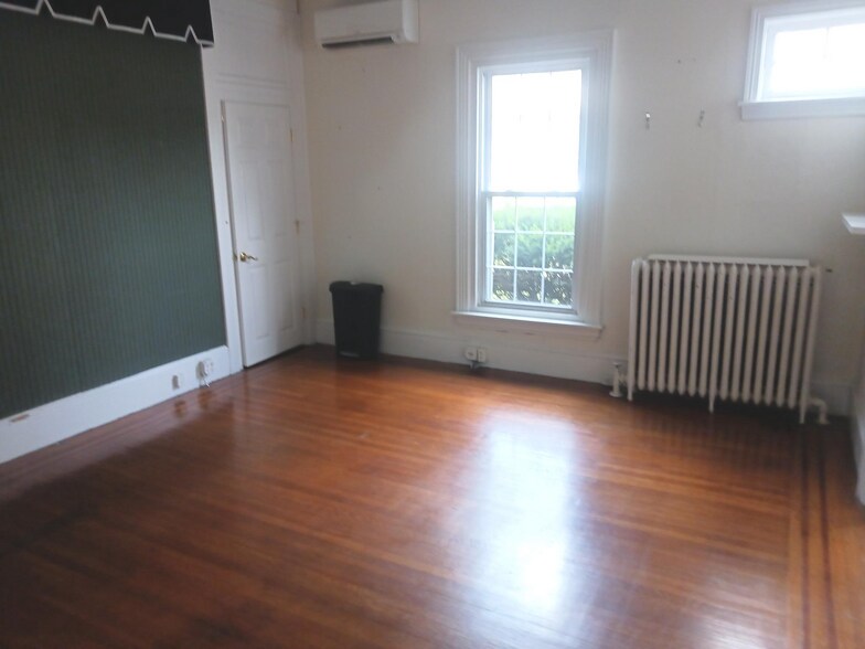 More Photos Of 5870 Easton Rd, Plumsteadville Unknown For Lease