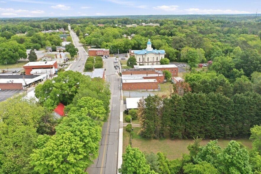 More Photos Of 43 Main W St, Yanceyville Office For Sale