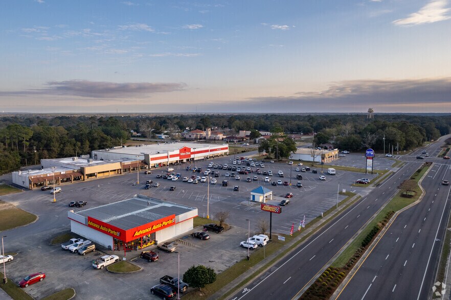 More Photos Of 5428-5444 Dogwood Dr, Milton Freestanding For Sale