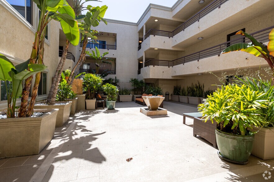More Photos Of 7230 Franklin Ave, Los Angeles Apartments For Sale