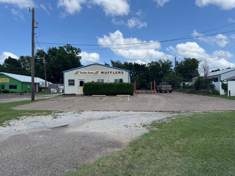 More Photos Of 15083 Highway 155 S, Tyler Warehouse For Sale