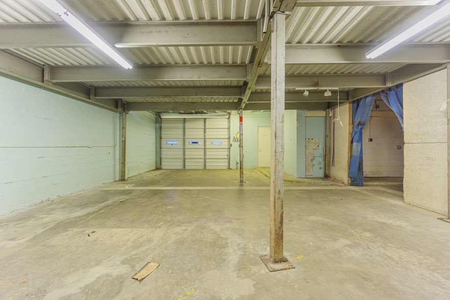 More Photos Of 2415 Church St, Galveston Light Distribution For Lease