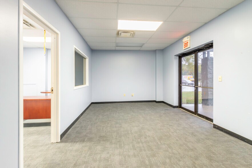 More Photos Of 2840 Mitthoeffer Pl, Indianapolis Warehouse For Sale