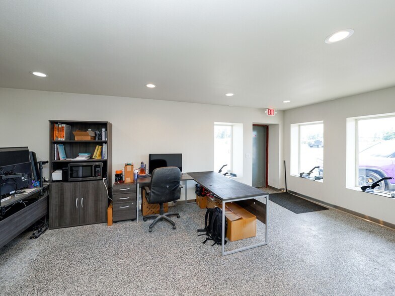 More Photos Of 893 Wilco Rd, Stayton Manufacturing For Sale