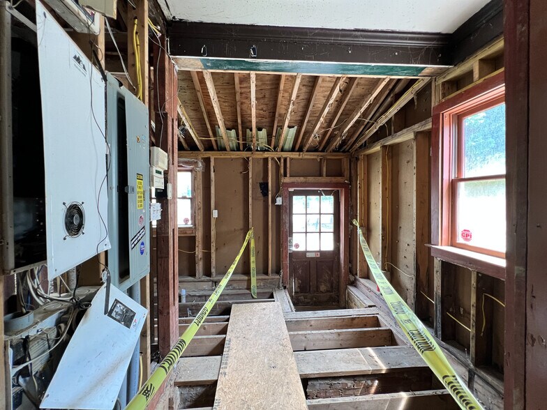 More Photos Of 1 Swan St, Asheville Freestanding For Sale