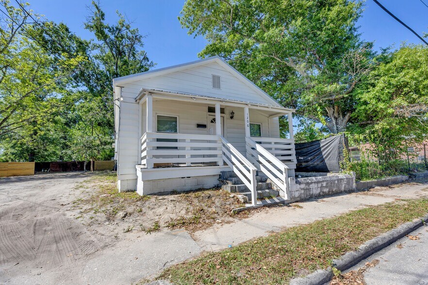 More Photos Of 1206 Dawson St, Wilmington Office Residential For Sale